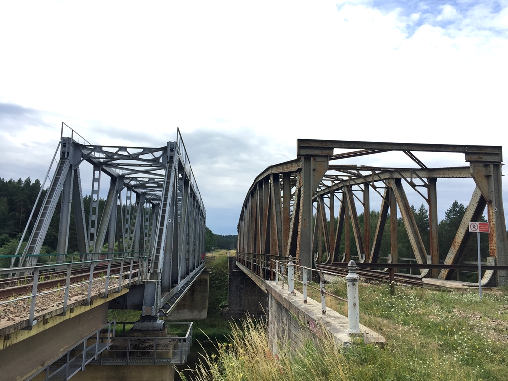 Gelezinkelio tiltas per Neri