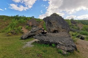Šeimyniškių atodanga su konglomerato uola